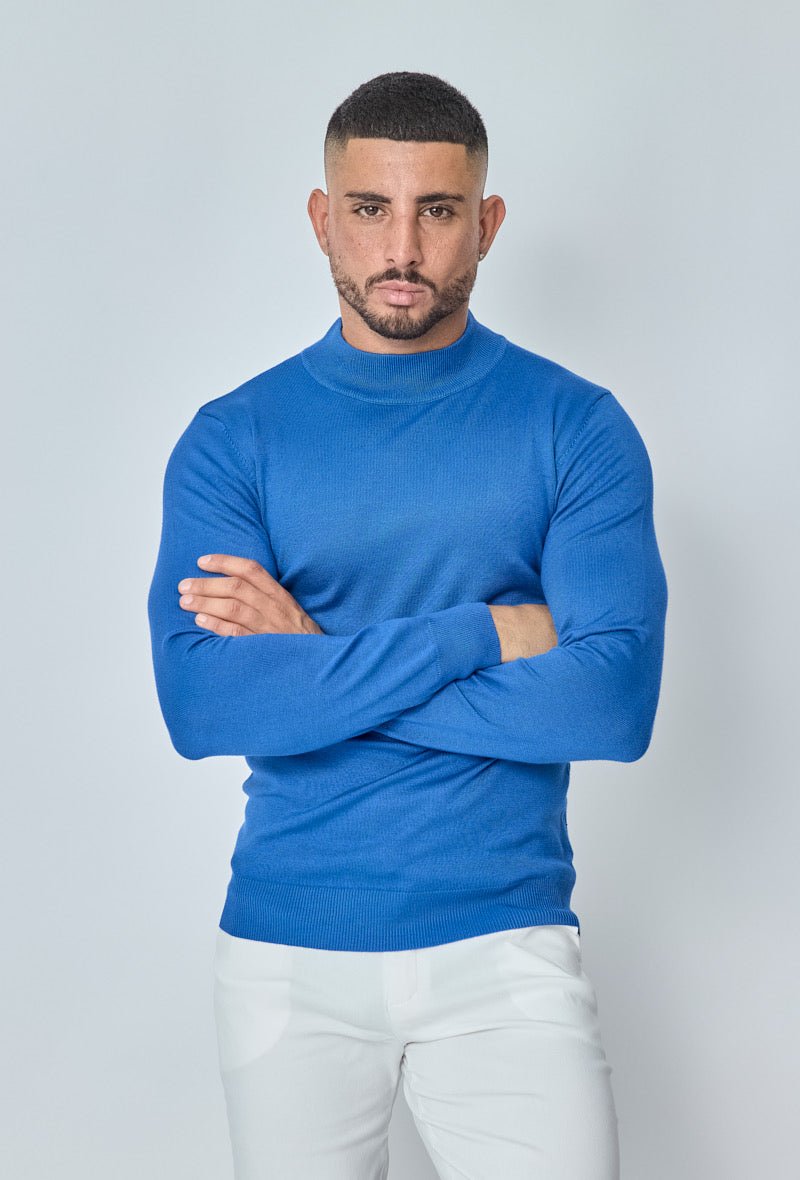 Blauwe sweater met half ronde kraag